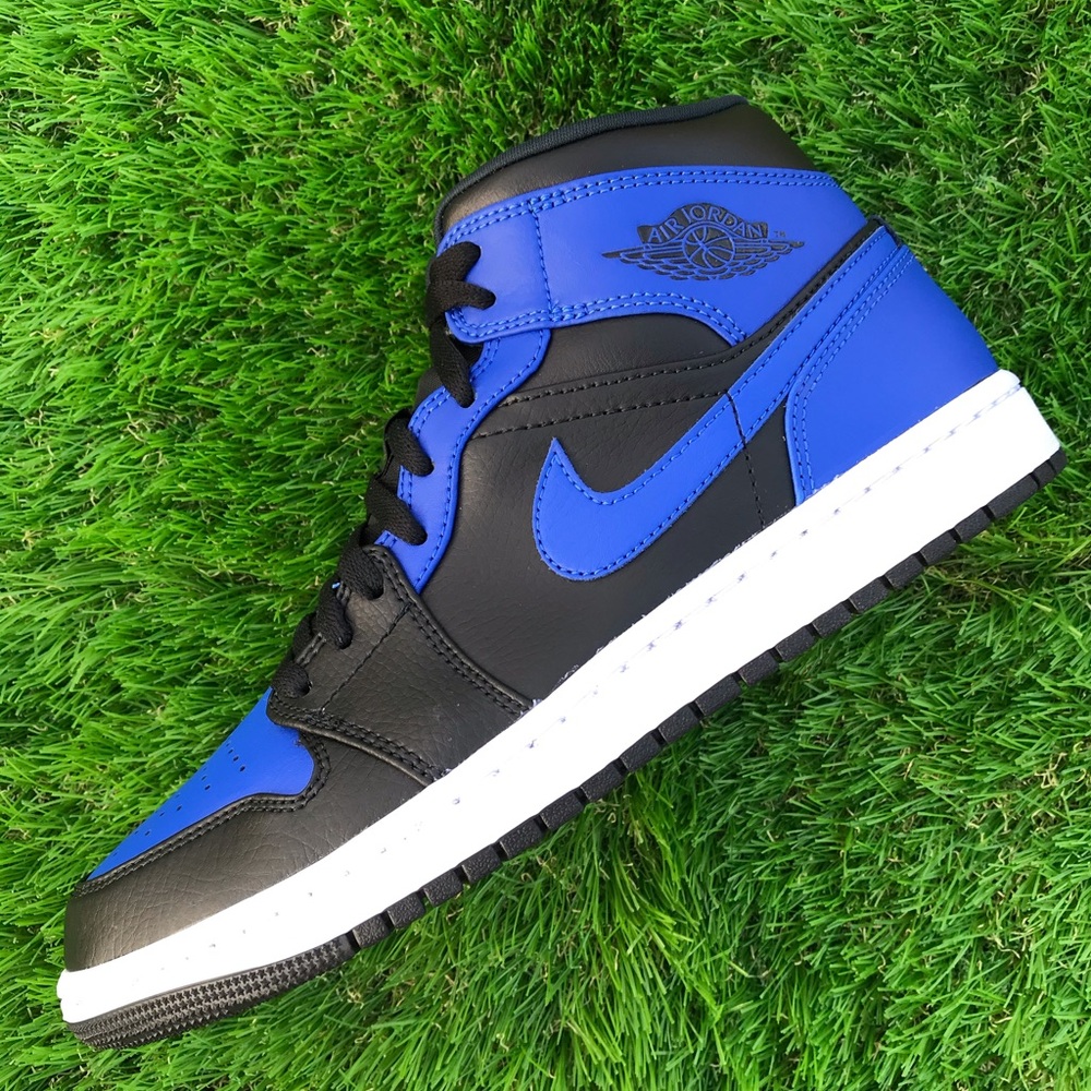 Jordan 1 mids hyper royal